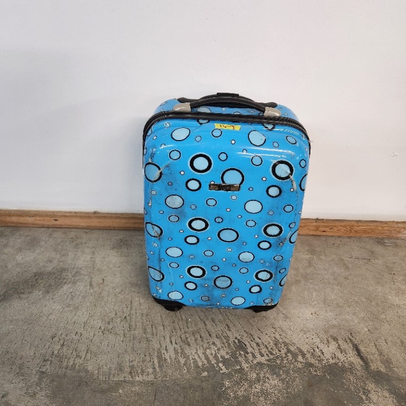 Hard Case Carry-on on wheels with retracktable Handle    *16-10